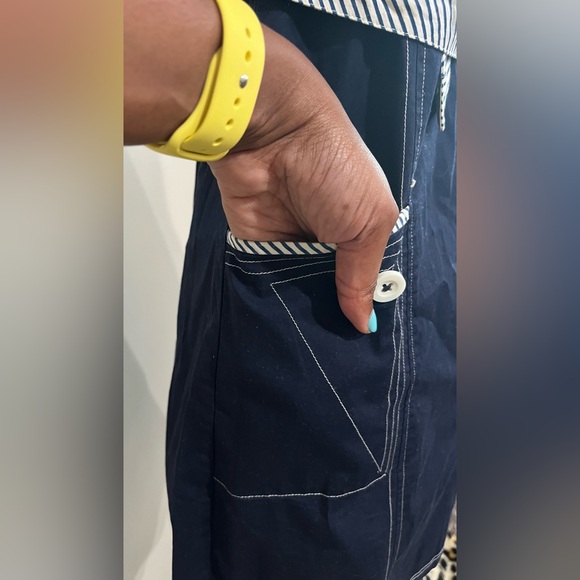 This a a beautiful sailor-style dress. Size 4. - Picture 6 of 8